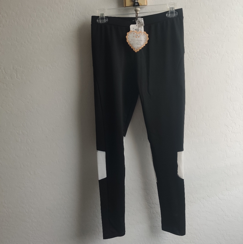 🆕 Fabric & Fabric Black and White Active athleisure yoga running leggings (S)